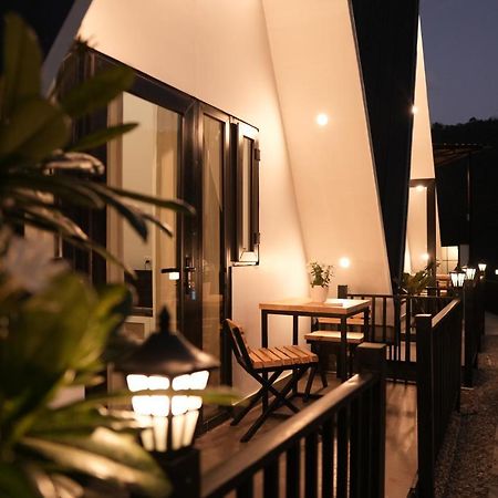 מלון רישיקש The Alchemist House מראה חיצוני תמונה